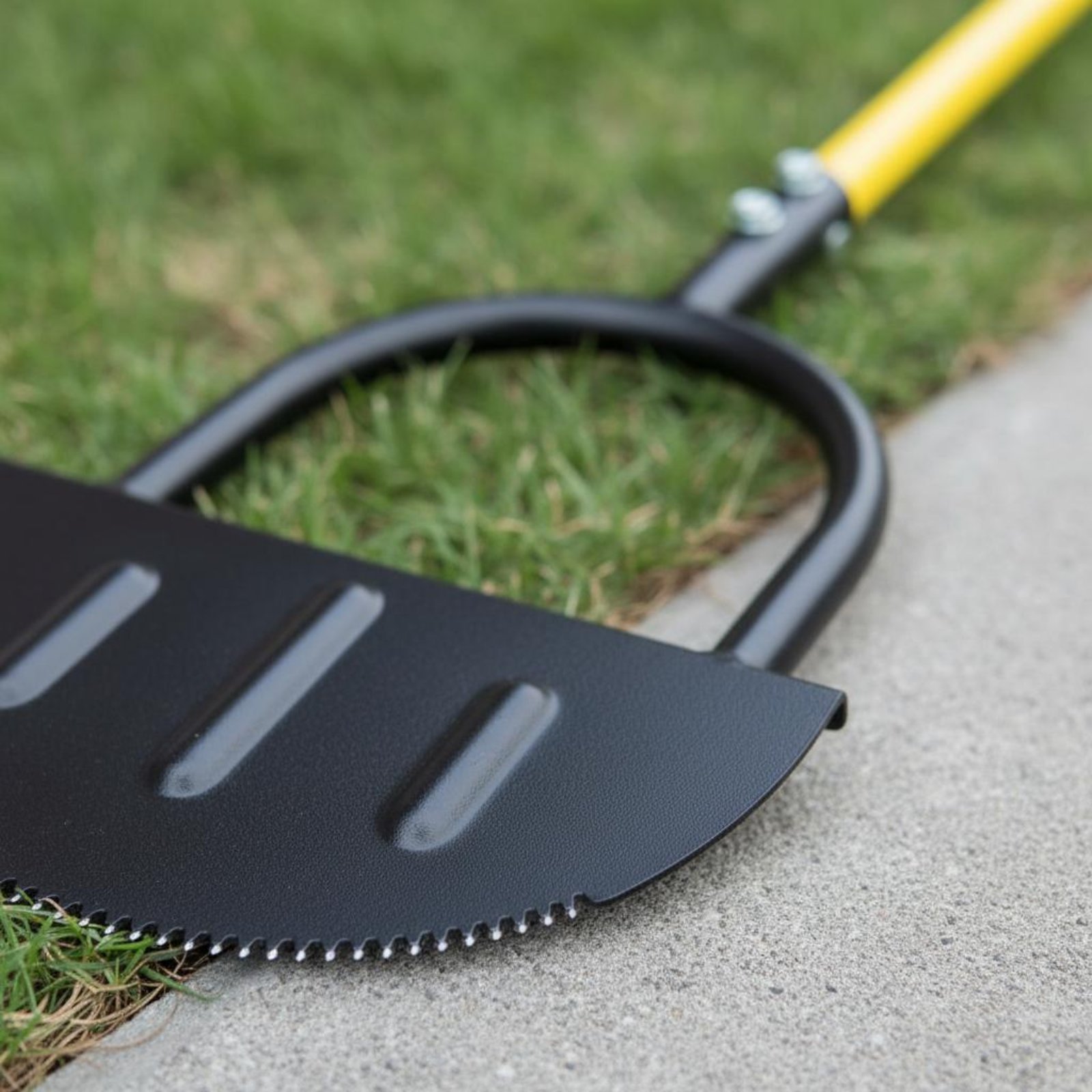 أداة تحديد حواف العشب على شكل  - مراجعة Gardening Tools Edger وسعره